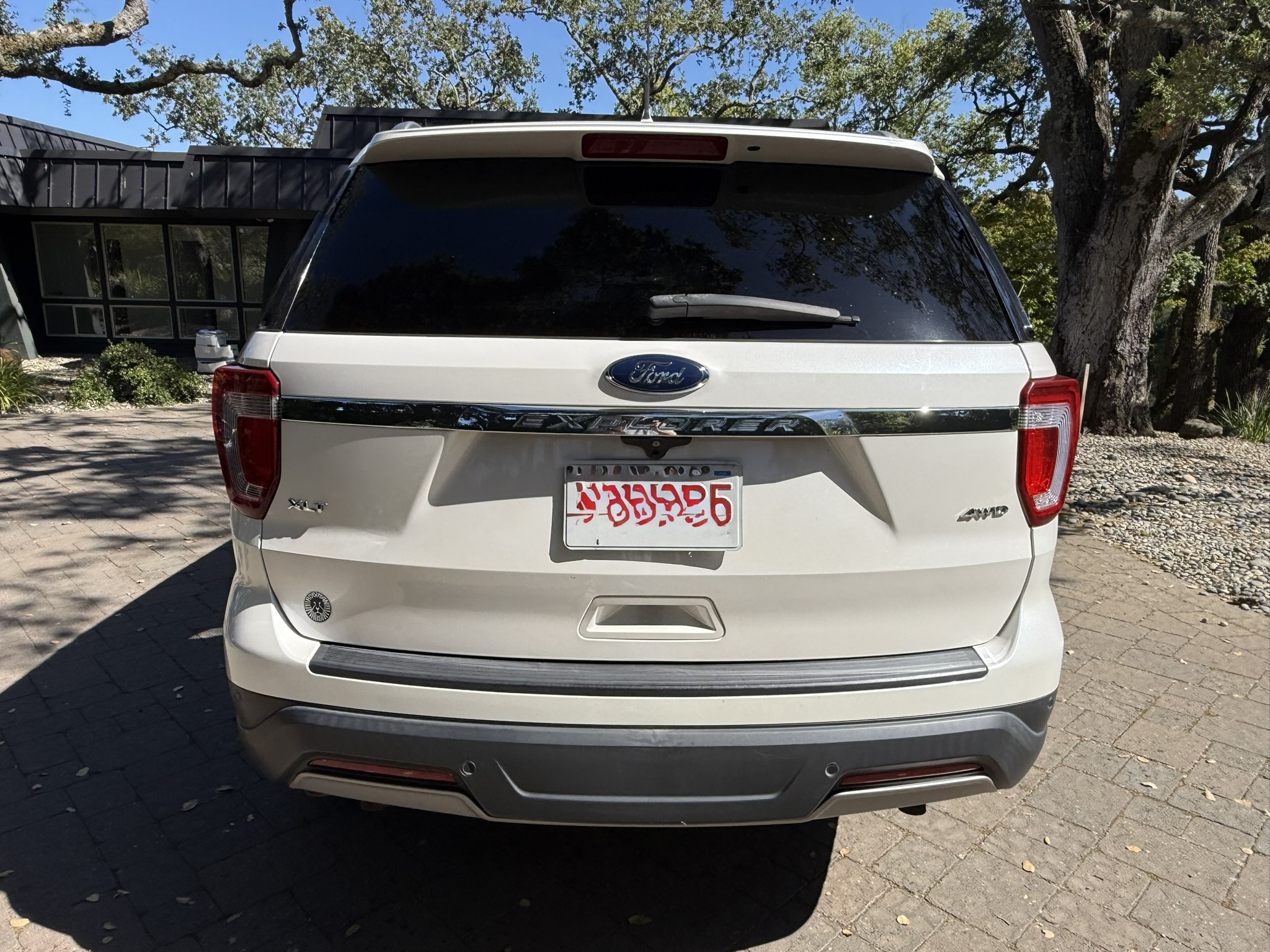 Used 2019 Ford Explorer XLT w/ Equipment Group 202A AWD/4WD image 12