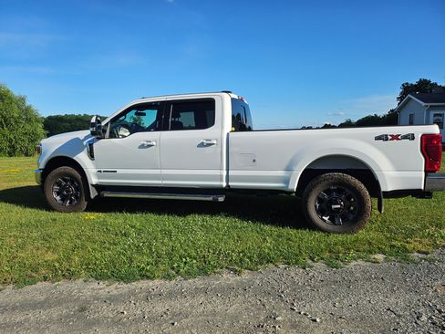 Used 2022 Ford F350 Lariat w/ Camper Package AWD/4WD image 2
