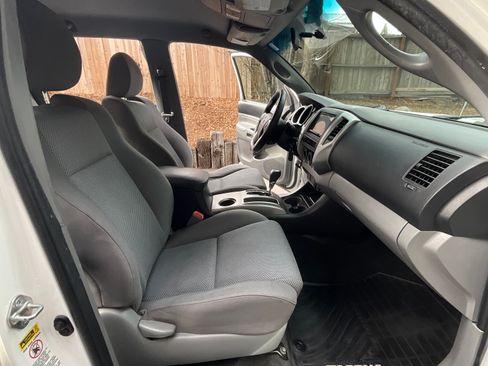 Used 2015 Toyota Tacoma Pickup 4D 5 ft image 13