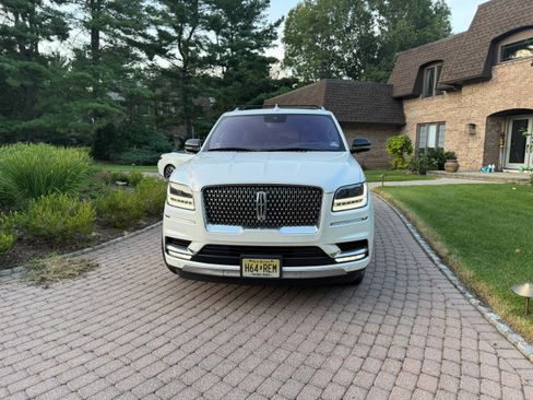 Used 2019 Lincoln Navigator Reserve w/ Cargo Package AWD/4WD image 1