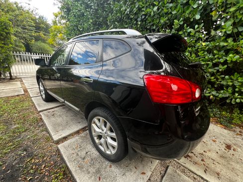 Used 2011 Nissan Rogue SV w/ SL Pkg image 4