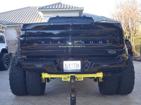 Used 2022 Ford F450 Platinum w/ Camper Package image 16