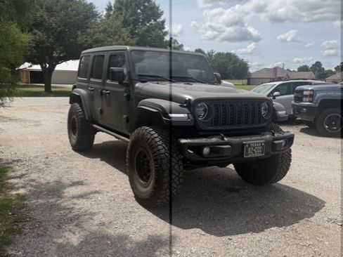 Used 2025 Jeep Wrangler Unlimited Rubicon AWD/4WD image 2