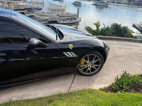 Used 2013 Ferrari California image 14