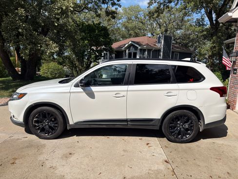 Used 2018 Mitsubishi Outlander LE FWD image 1