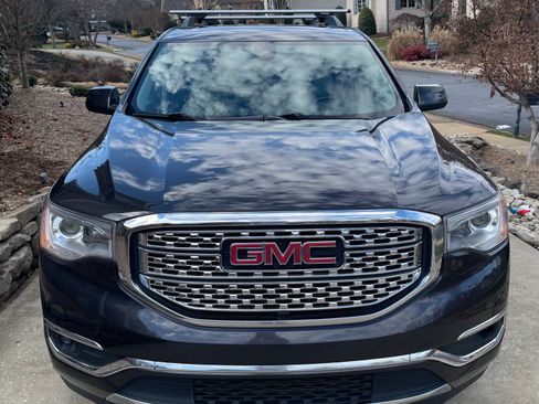 Used 2017 GMC Acadia Denali w/ Technology Package image 4