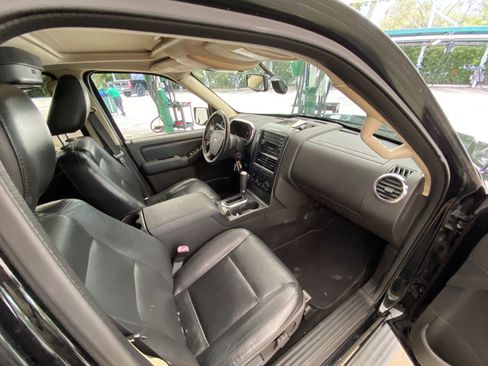 Used 2010 Ford Explorer XLT image 18