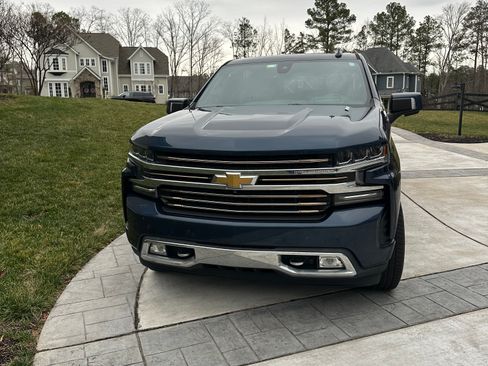 Used 2020 Chevrolet Silverado 1500 High Country w/ Technology Package image 4
