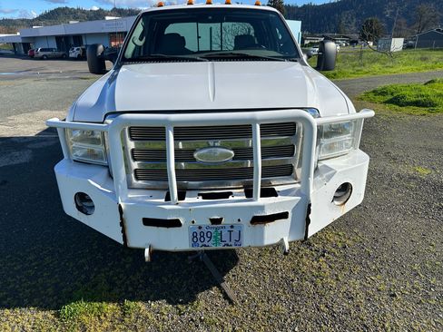 Used 2006 Ford F350 Lariat image 2