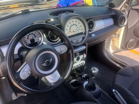 Used 2010 MINI Cooper Hardtop FWD image 11