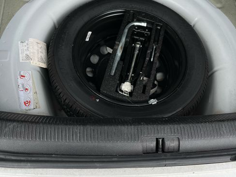 Used 2010 Volkswagen Jetta TDI Cup image 16