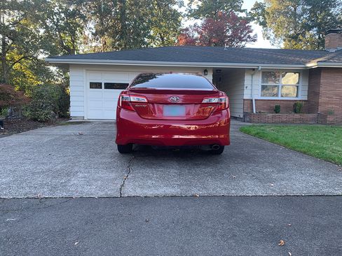 Used 2012 Toyota Camry SE image 2