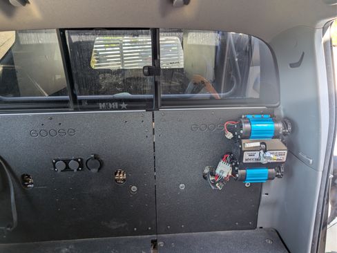 Used 2015 Toyota Tacoma 4x4 Double Cab w/ TRD Off-Road Package image 15