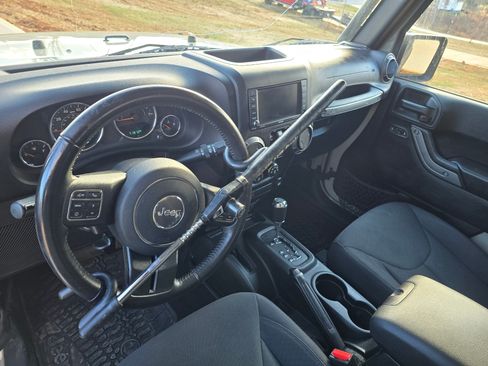 Used 2017 Jeep Wrangler Sport image 11