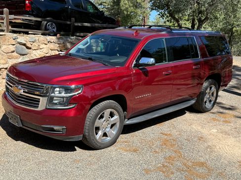 Used 2017 Chevrolet Suburban Premier AWD/4WD image 4