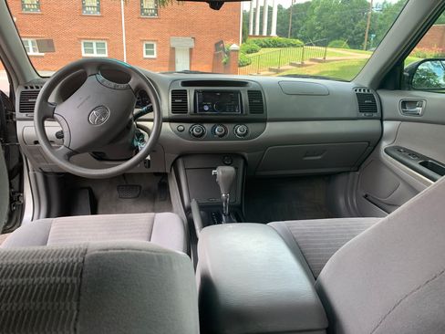 Used 2006 Toyota Camry LE image 9