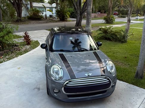 Used 2015 MINI Cooper 4-Door Hardtop FWD image 1