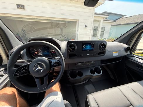 Used 2024 Mercedes-Benz Sprinter 2500 image 16