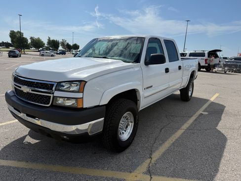Used 2004 Chevrolet Silverado 2500 LS RWD image 1