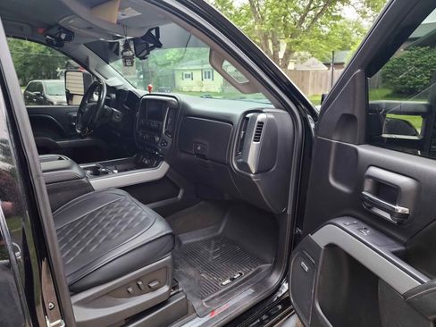 Used 2015 Chevrolet Silverado 1500 LTZ Z71 w/ Custom Sport Edition image 8