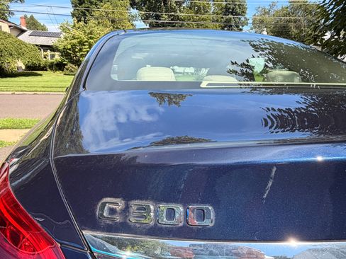 Used 2017 Mercedes-Benz C 300 4MATIC Sedan image 23