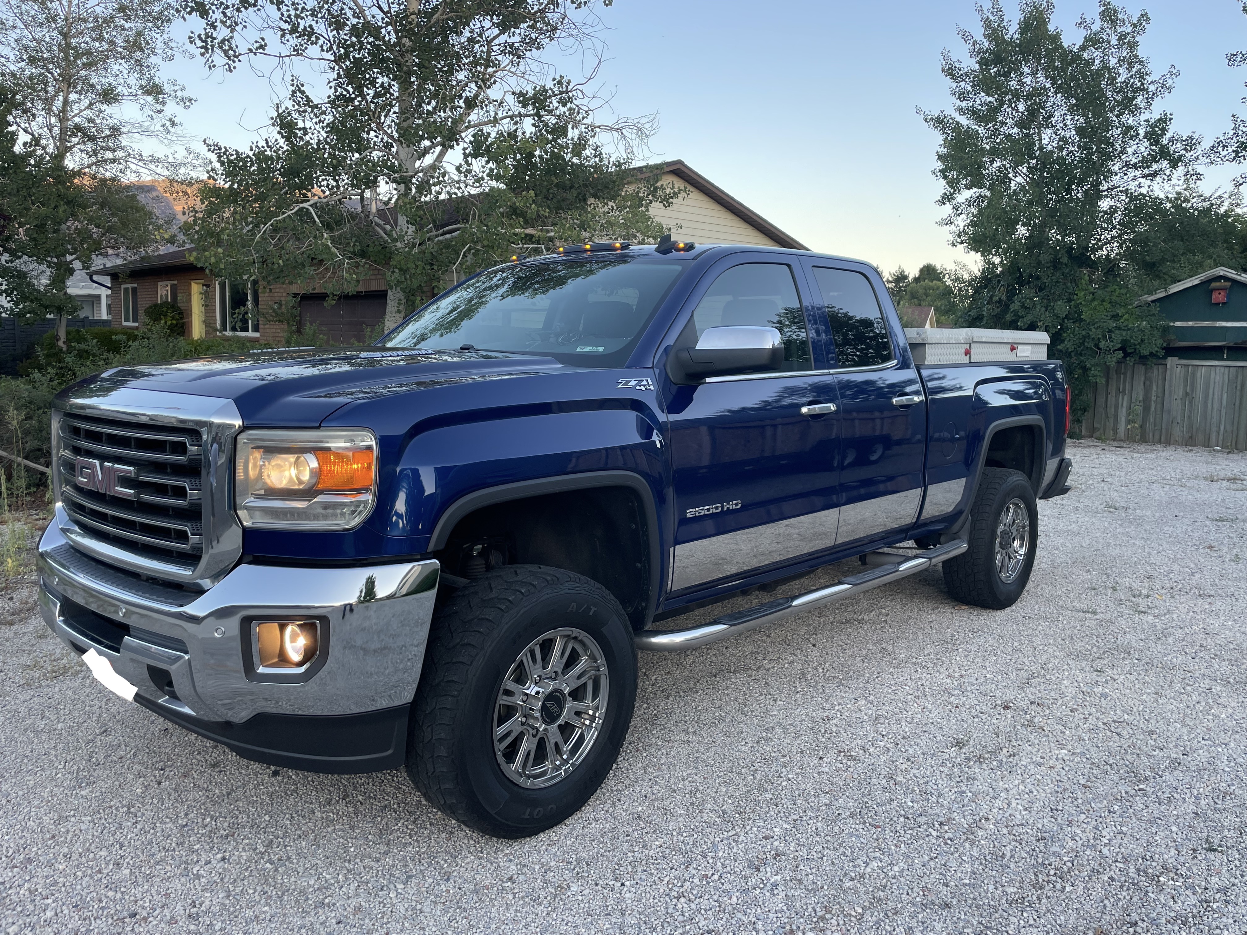 Used 2015 GMC Sierra 2500 SLT w/ Driver Alert Package AWD/4WD image 2