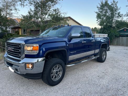 Used 2015 GMC Sierra 2500 SLT w/ Driver Alert Package image 2