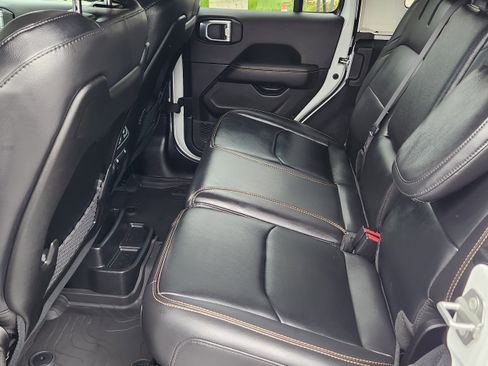 Used 2024 Jeep Wrangler Unlimited Sahara w/ Technology Group image 18