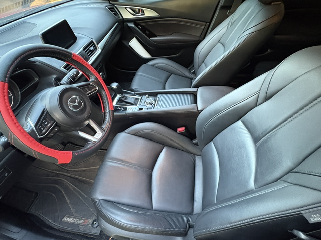 Used 2018 MAZDA MAZDA3 Touring FWD image 8