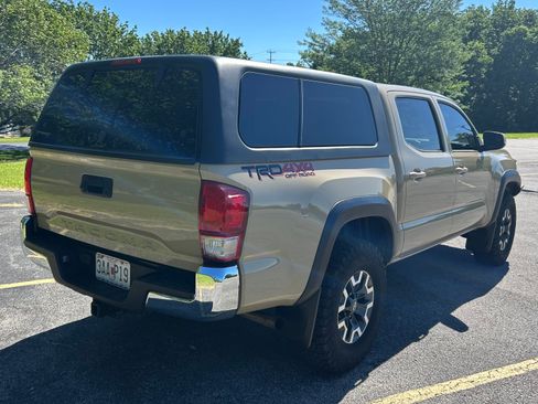 Used 2017 Toyota Tacoma TRD Off-Road w/ Tow Package (A/T) AWD/4WD image 6