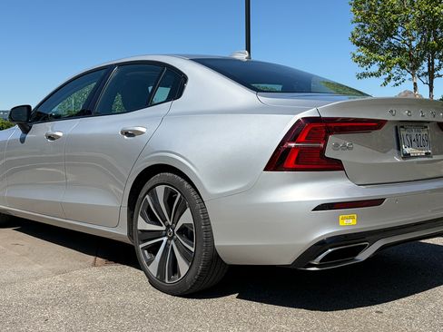 Used 2022 Volvo S60 B5 Momentum w/ Premium Package AWD/4WD image 9