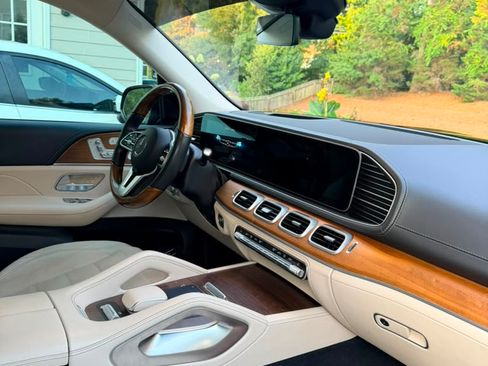 Used 2022 Mercedes-Benz GLS 450 4MATIC image 6