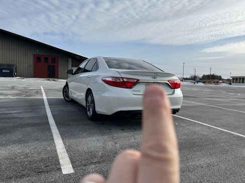 Used 2016 Toyota Camry SE image 4