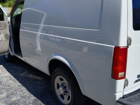 Used 2005 Chevrolet Astro w/ Convenience Package image 16