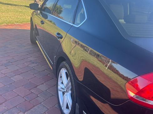 Used 2015 Volkswagen Passat TDI SEL Premium image 6