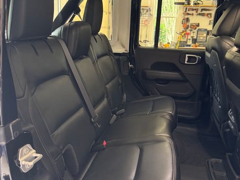 Used 2021 Jeep Wrangler Unlimited Rubicon AWD/4WD image 18