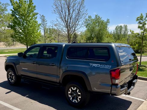 Used 2019 Toyota Tacoma TRD Off-Road AWD/4WD image 5