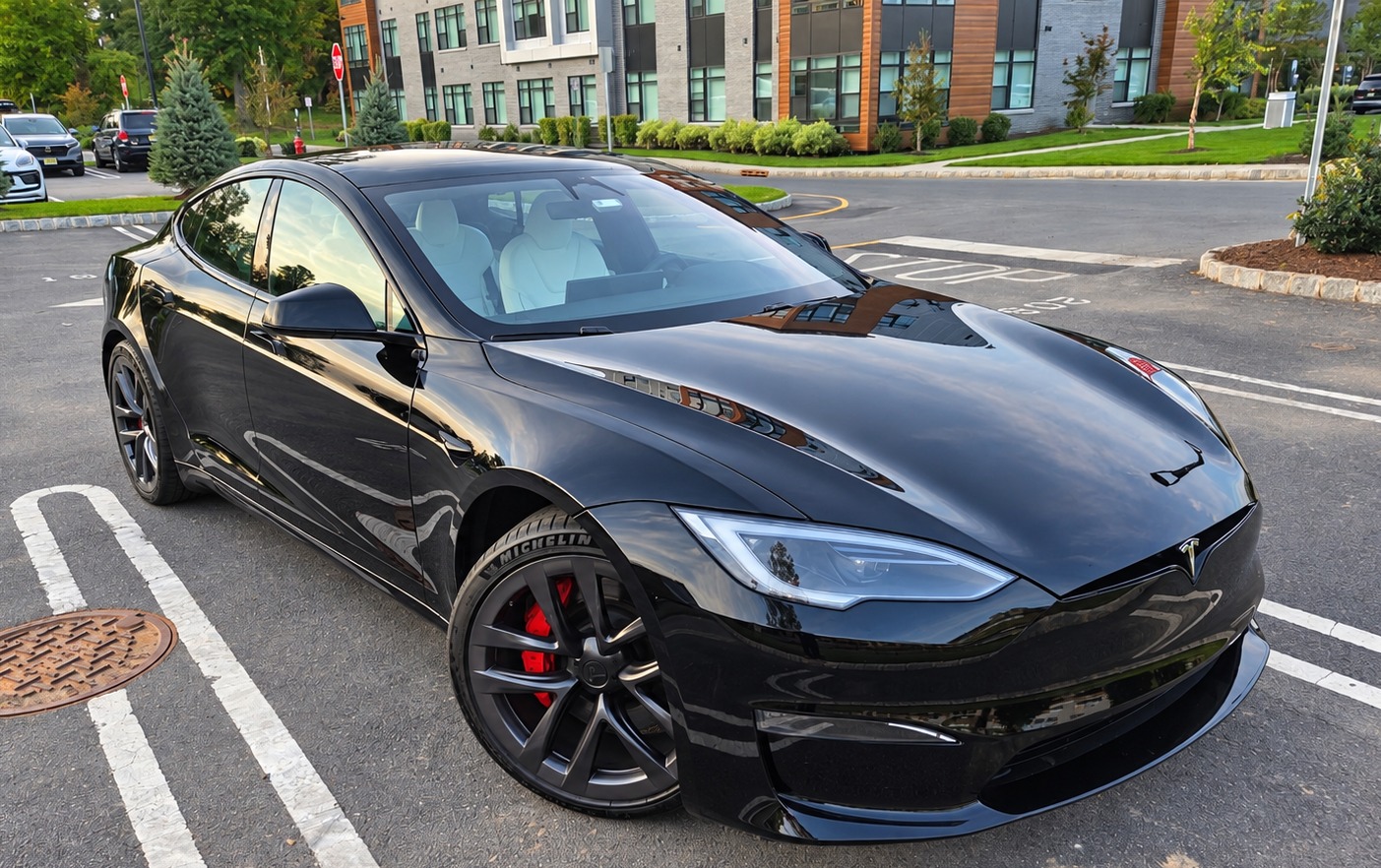 Used 2023 Tesla Model S Plaid AWD/4WD image 2