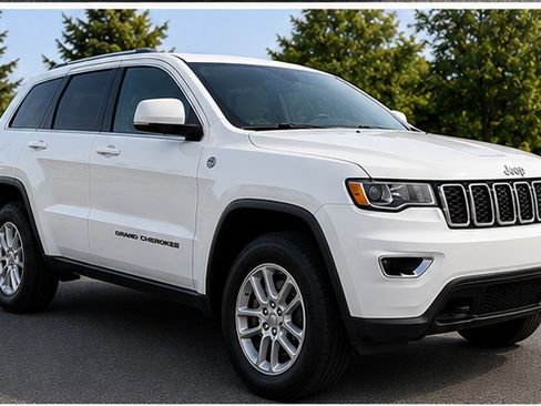 Used 2018 Jeep Grand Cherokee Laredo AWD/4WD image 1
