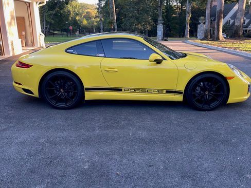 Used 2018 Porsche 911 Carrera image 2