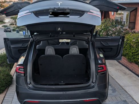 Used 2022 Tesla Model X image 14