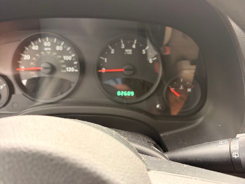 Used 2013 Jeep Compass Sport FWD image 14