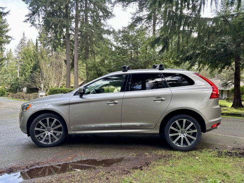 Used 2016 Volvo XC60 T5 Premier w/ Proximity Package image 5