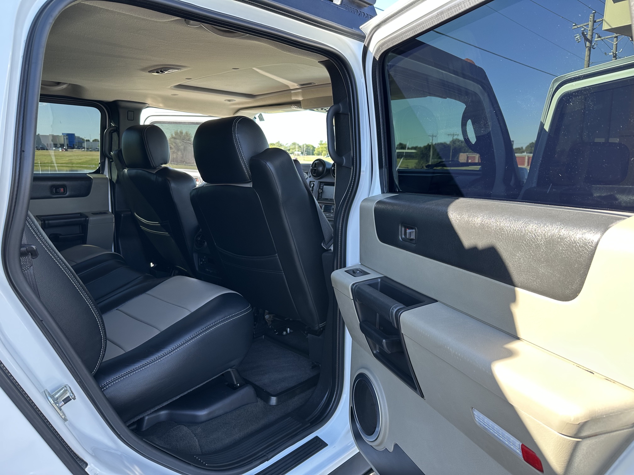 Used 2005 HUMMER H2 w/ Preferred Equipment Group AWD/4WD image 12