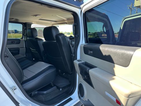 Used 2005 HUMMER H2 w/ Preferred Equipment Group AWD/4WD image 12