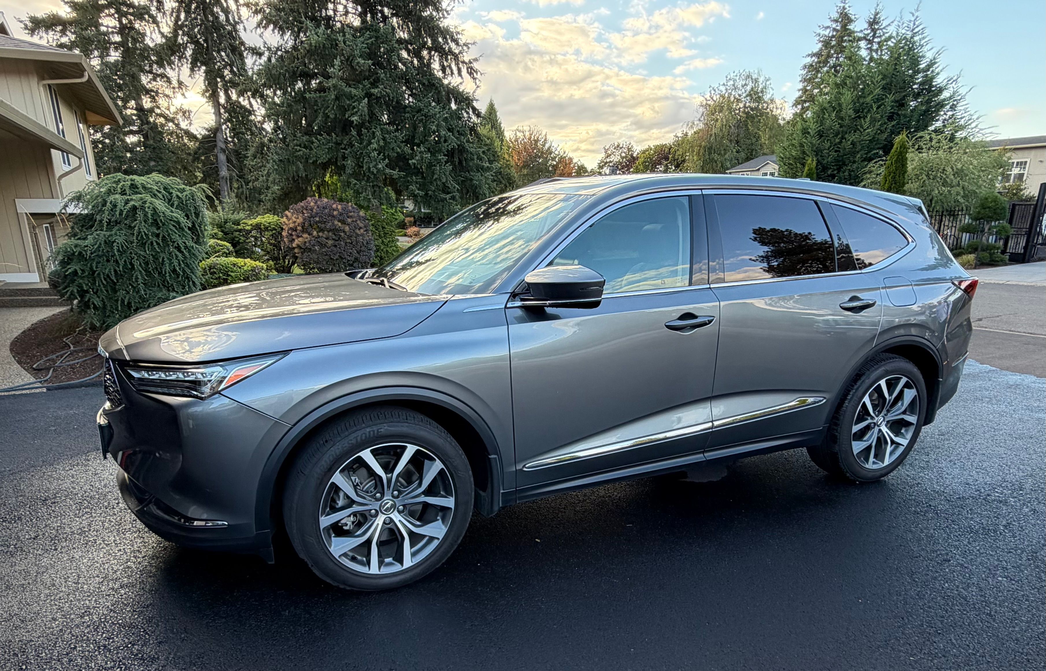 Used 2023 Acura MDX w/ Technology Package AWD/4WD image 1