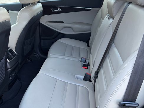 Used 2019 Kia Sorento EX AWD/4WD image 8
