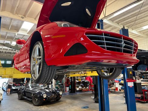 Used 2015 Ferrari California T RWD image 21