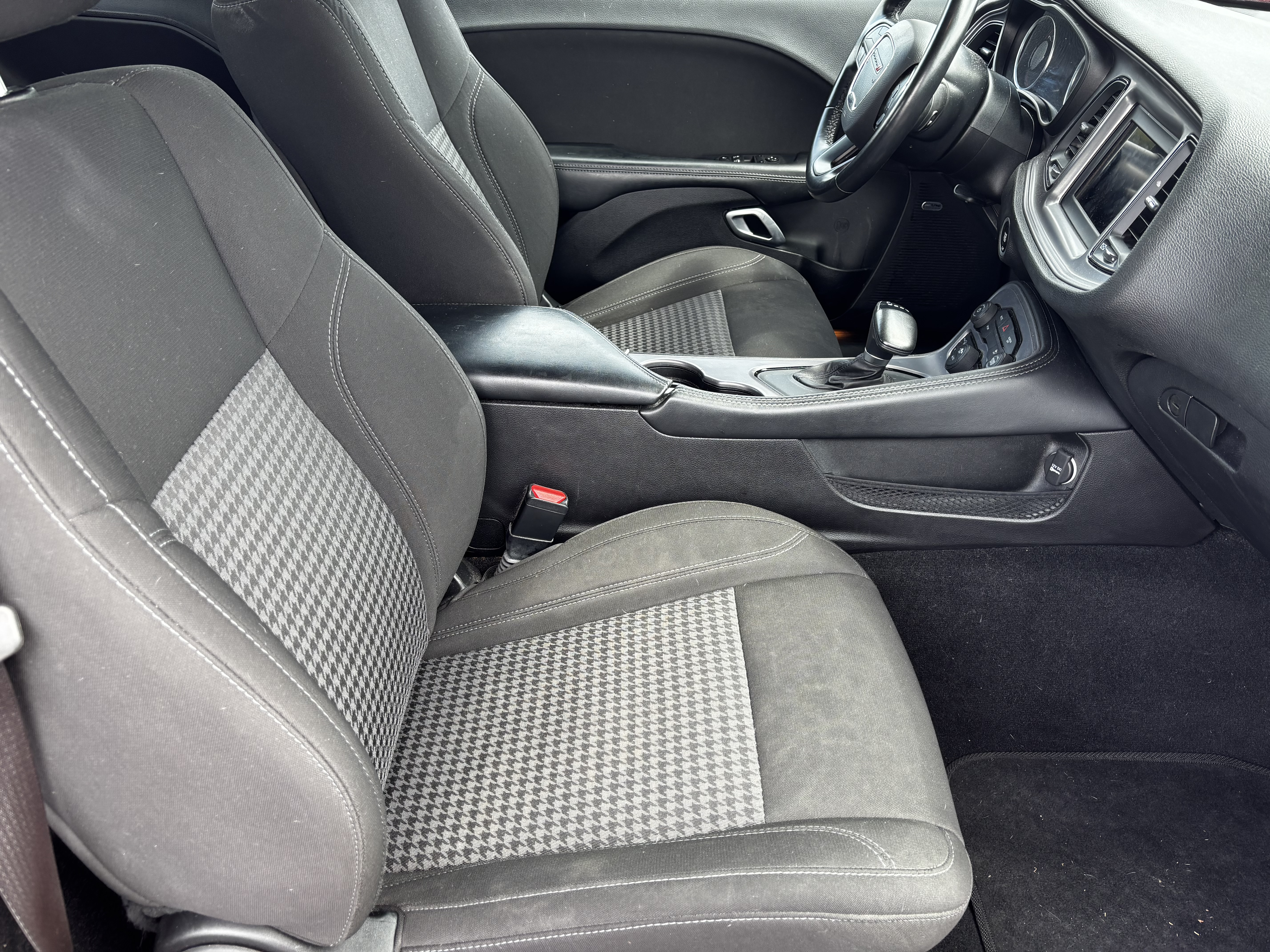 Used 2023 Dodge Challenger SXT RWD image 25