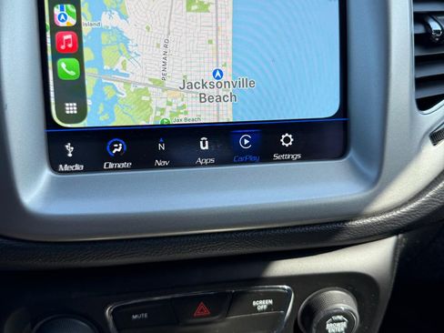 Used 2021 Jeep Compass Latitude image 12